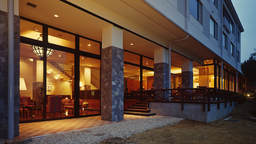 外観（庭園より）