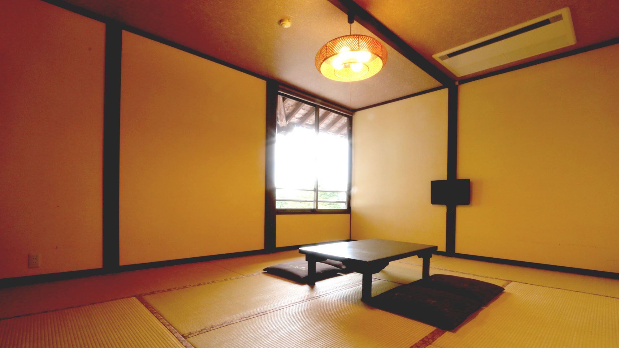 【和室８畳】シンプルで少しノスタルジックな和の空間です。