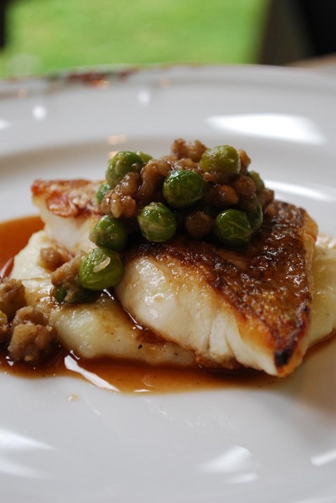 スズキのポワレマディラーソース