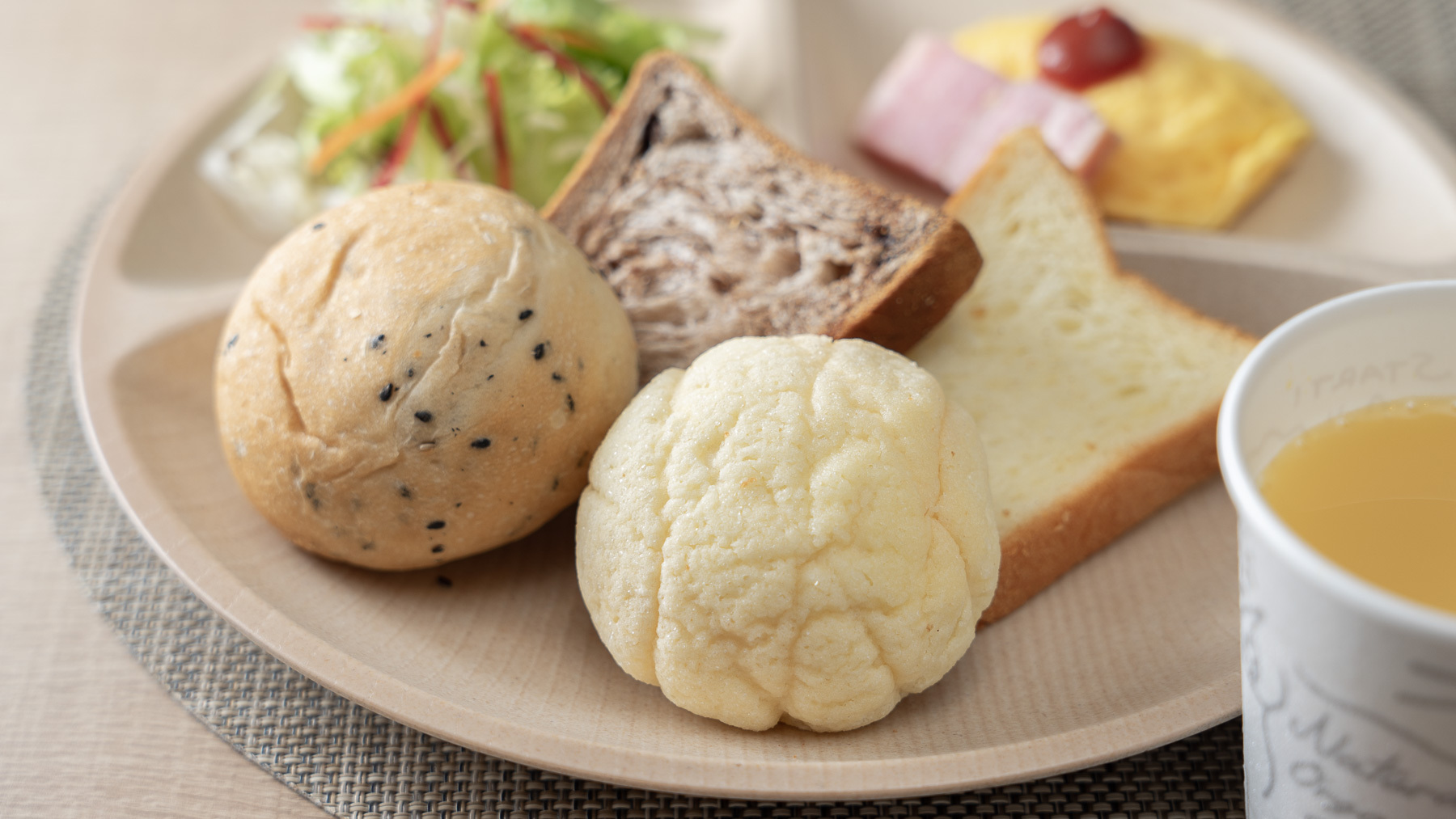 パンの種類も豊富です