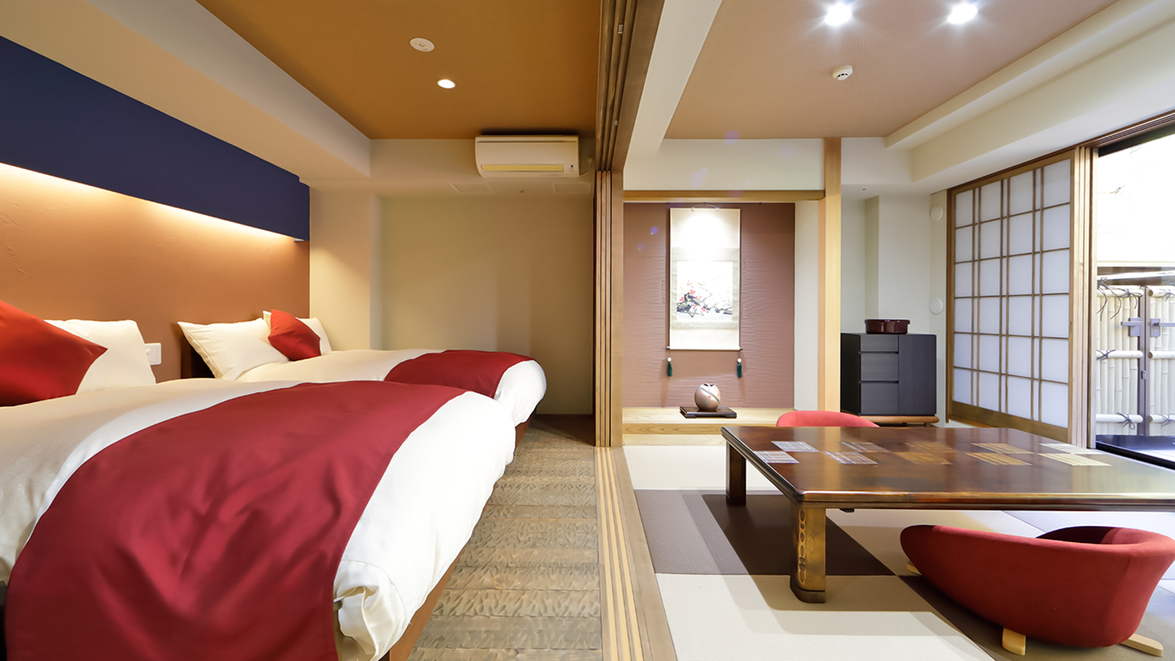 和モダン風の露天風呂付き客室一例。和室でくつろいで、おやすみはベッドどうぞで。