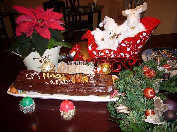 クリスマスの日のブッシュ・ド・ノエルは、甘さ控え目木の実入り・。・