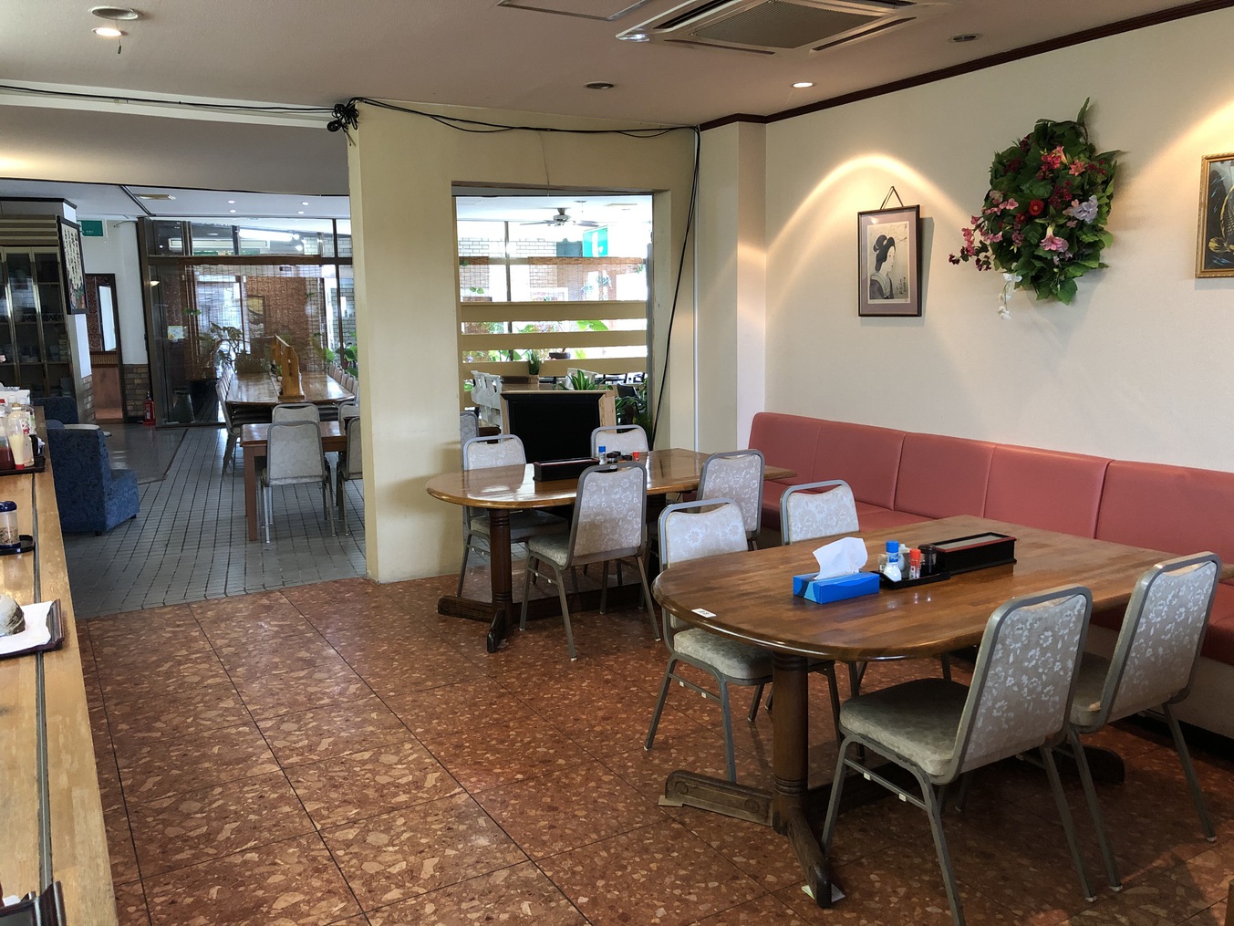 【食堂】100名様まで収容可能です。