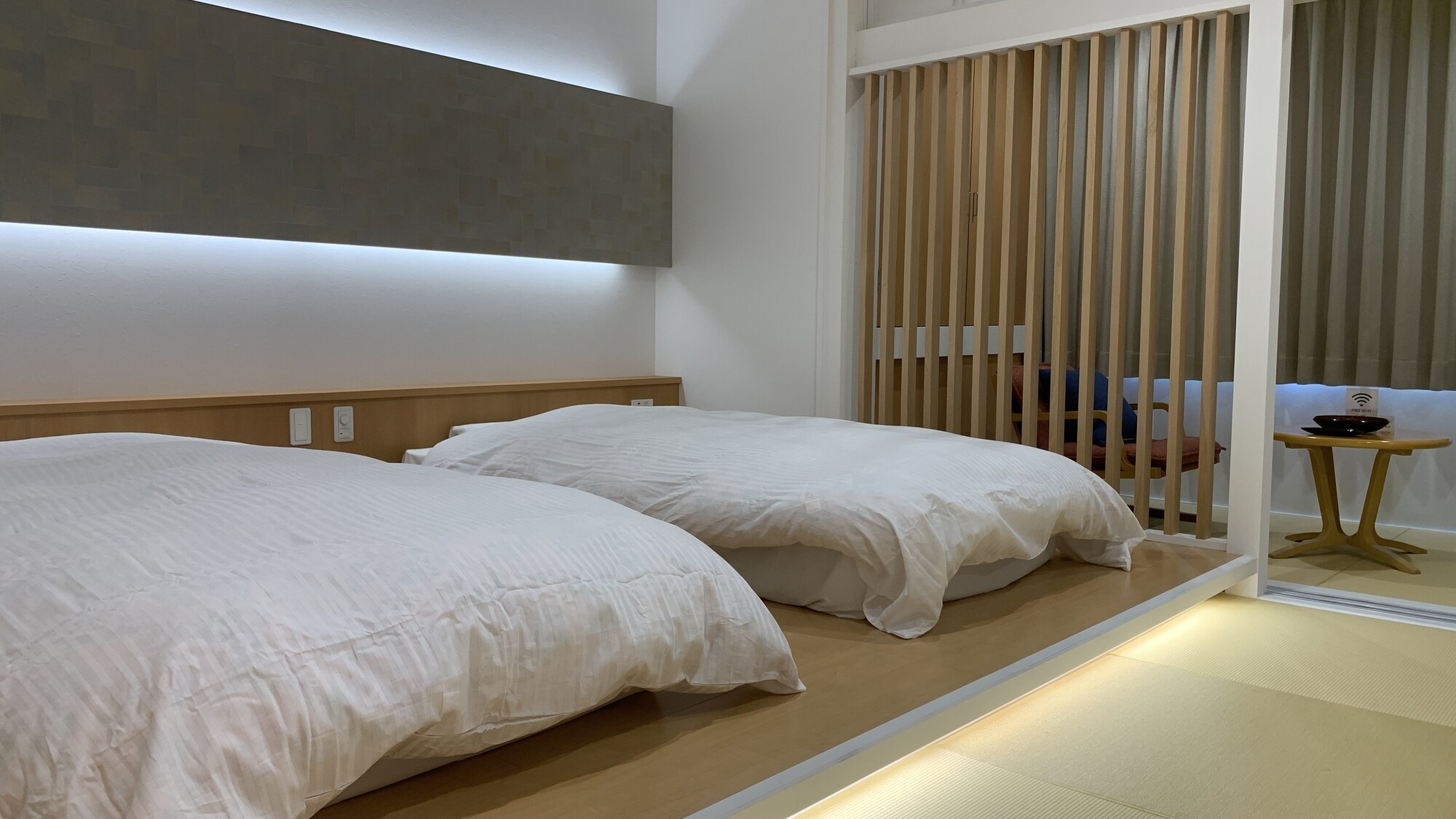 新東館和洋室１０畳シモンズベッド