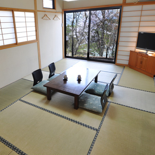 Aso Onsenyado Ogasawara Ideally located in the Aso area, Aso Onsenyado Ogasawara promises a relaxing and wonderful visit. Featuring a satisfying list of amenities, guests will find their stay at the property a comfortable on