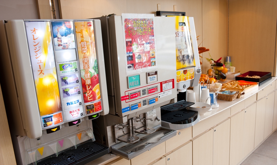 挽きたてコーヒーからジュースまで種類豊富なドリンクバー