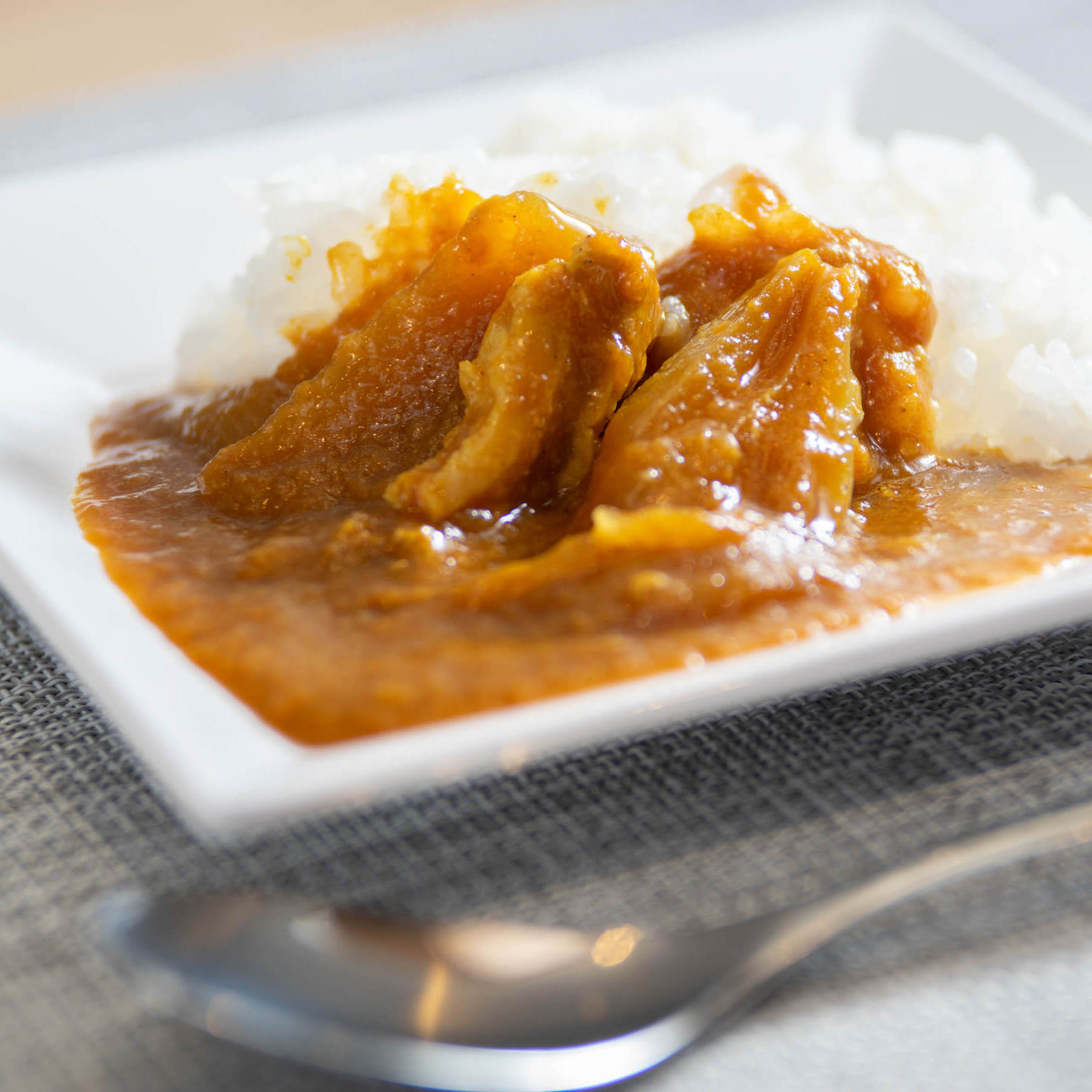 今日も元気に、なにわホルモンカレー♪