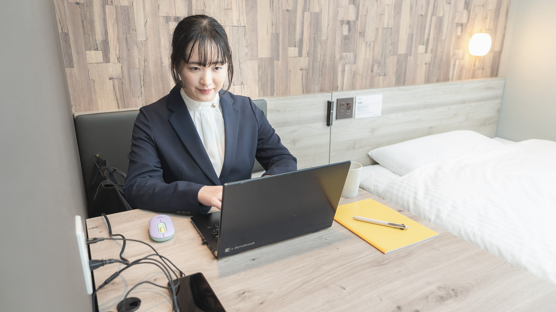 WEB会議もしやすいワイドデスクです