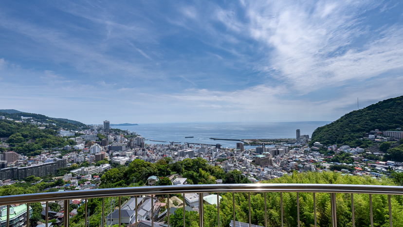 相模灘と熱海市街
