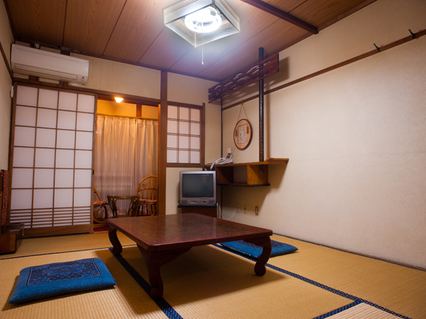 Obama Onsen Mutsumi no Yado Ryokan Wataya Obama Onsen Mutsumi no Yado Ryokan Wataya is conveniently located in the popular Unzen area. Offering a variety of facilities and services, the property provides all you need for a good nights sleep.