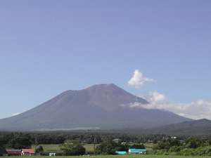 真夏の静かな岩手山