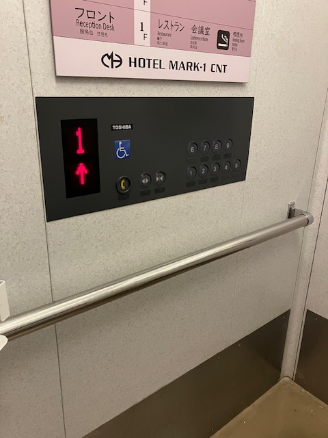 エレベーター点字・手すり