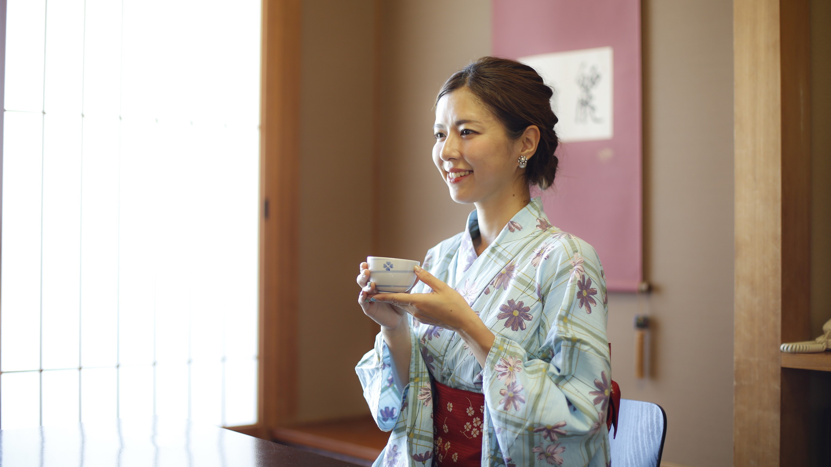 【客室】お茶を飲みながらホッとするひと時を…;