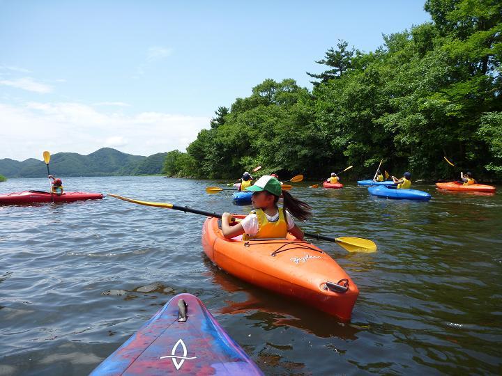 猪苗代湖でカヌー体験