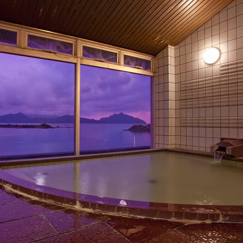 Wakasa-Takahama Shiroyamaso Stop at Wakasa-Takahama Shiroyamaso to discover the wonders of Takahama. The property features a wide range of facilities to make your stay a pleasant experience. Take advantage of the propertys faci