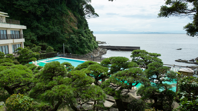 *【夏限定】正面に富士山を眺めながらプールを満喫下さい(天候によって富士山が見えない場合もあります)