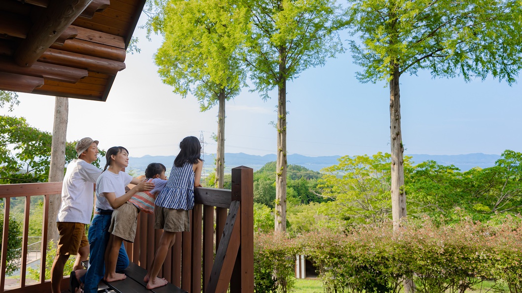 *【ログハウス】二階のベランダからは松江市の景色をお楽しみいただけます。