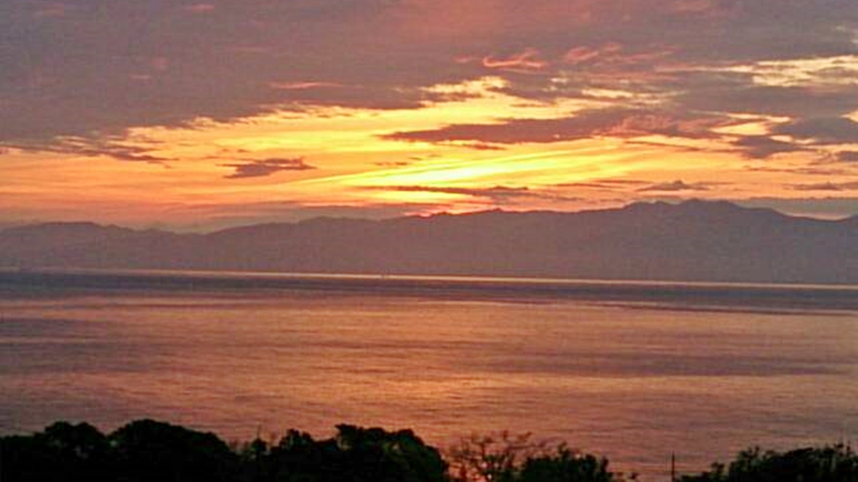 *当館から見える夕日