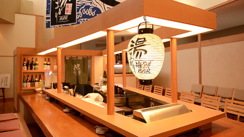 【別館湯上り海鮮BAR】種々の肴をつまみに 秋田の地酒と冷えたビールは最高です