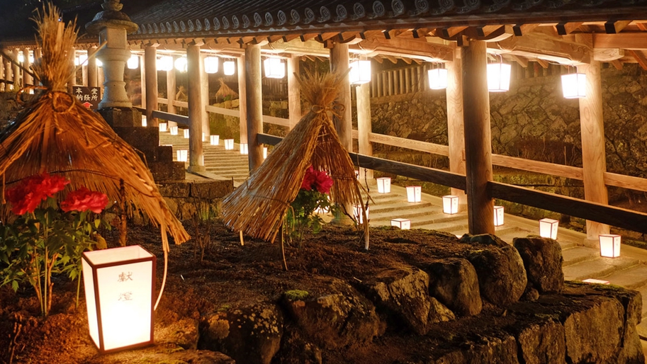 *【奈良・長谷寺の観音万燈会】清らかな光につつまれ、しあわせな一年を願う（12/31〜1/3）