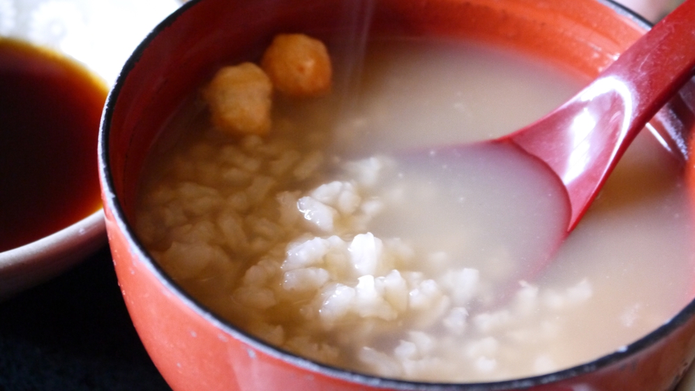 *【和朝食】ほうじ茶香る奈良名物の茶粥や、奈良漬をお出し致します。