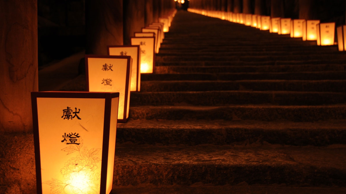 *【奈良・長谷寺・観音万燈会】清らかな光につつまれ、しあわせな一年を願う（12/31〜1/3）