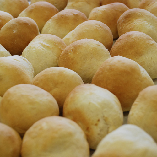 焼きたてのパン、毎日売り切れる程人気の手作りパン。