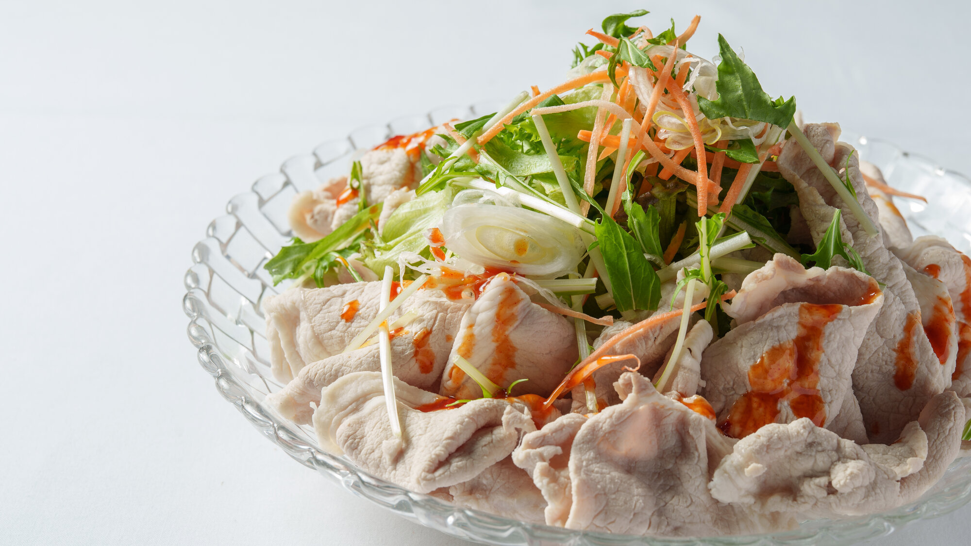 【夏季限定メニュー・豚しゃぶ】何種類かのタレをご用意しております。お好みで楽しんでください。