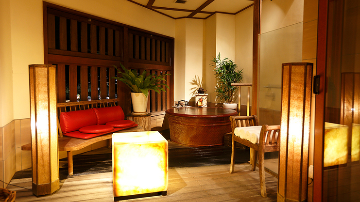 ［珊瑚-sango-］10畳和室にプライベート温泉が付いた半露天タイプのお部屋。