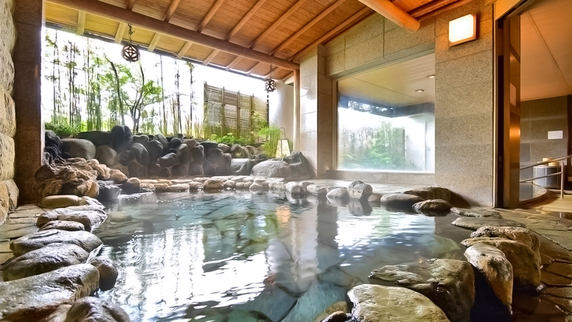 ［殿方の湯］湯量豊富な熱海温泉。大浴場は男女各1つづつご用意しております