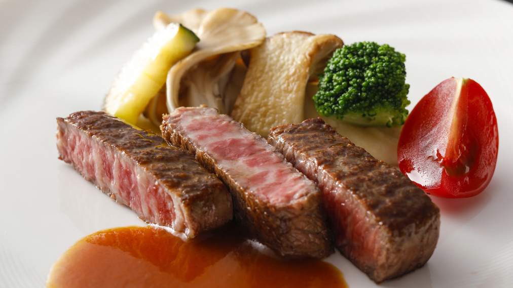 飛騨牛ステーキはお一人様一皿のご提供となります。