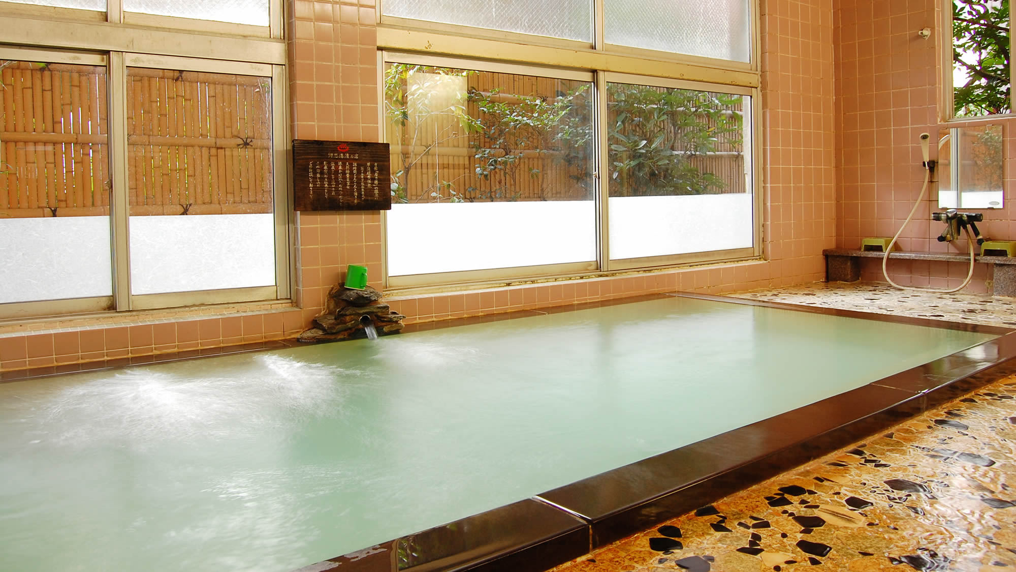 姉妹館：お隣の若の湯の大浴場