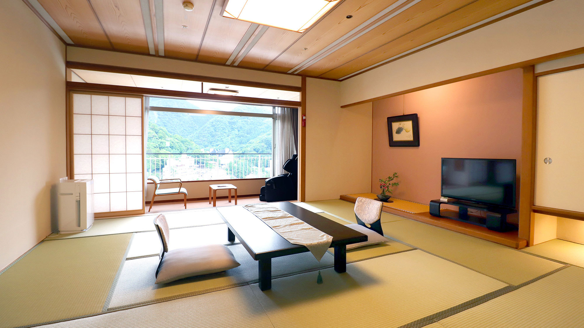 ［北館客室（ハイグレード）］12階から15階にあり、眺望がお楽しみいただけます。マッサージチェア付