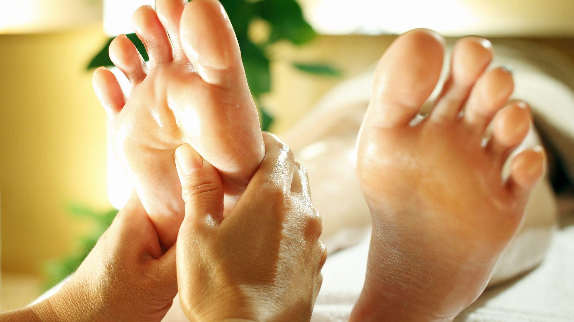 足つぼ刺激でリラックス〜エステサロン「ソワンドセレステ」