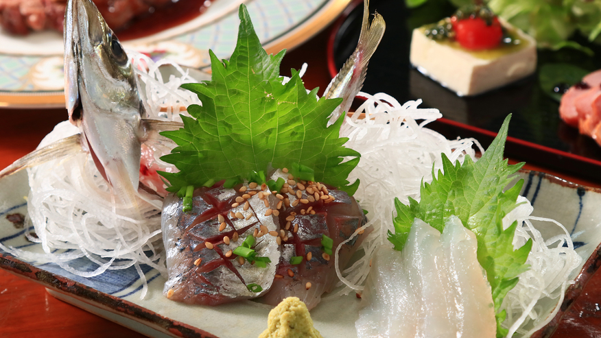 料理一例地魚の刺身鯵・カワハギ