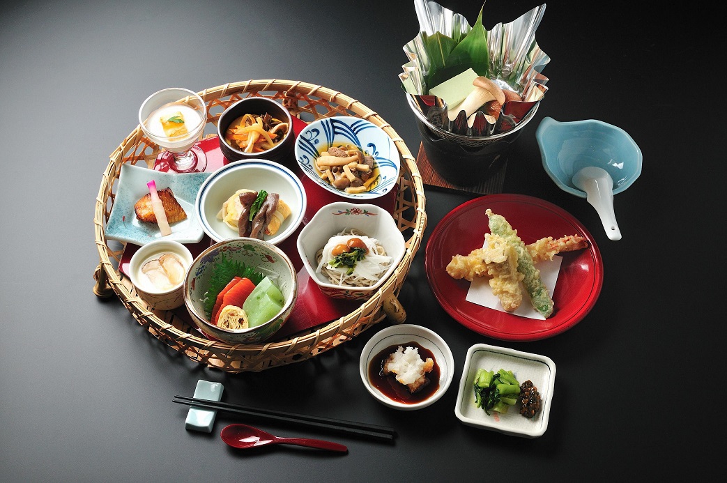 昼食籠盛り御膳