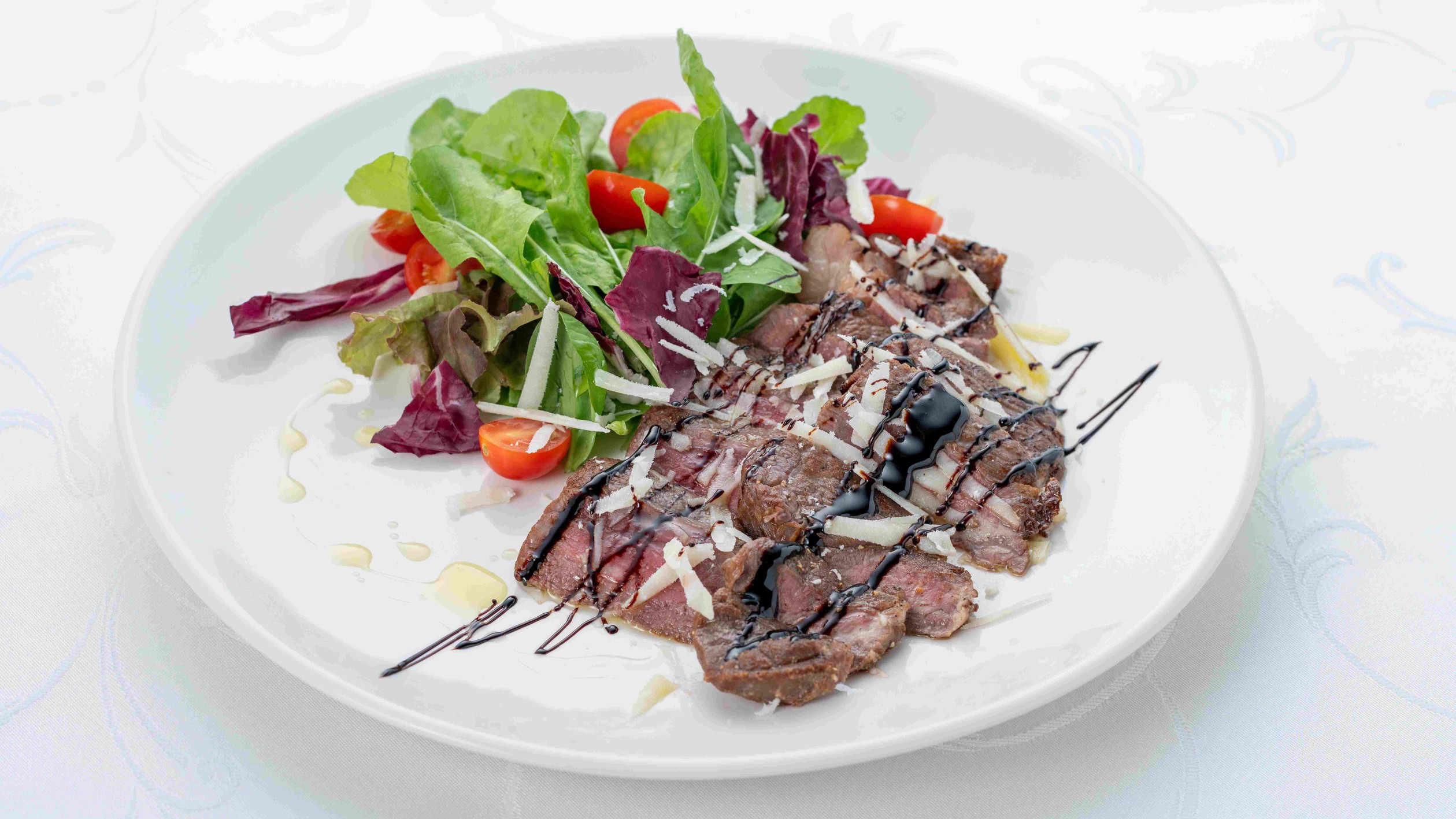  牛肉のタリアータディナー