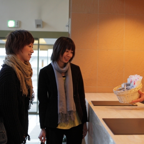 急なお泊りにも安心女性用アメニティをフロントにてご用意。（化粧水・乳液・メイク落とし・洗顔等）