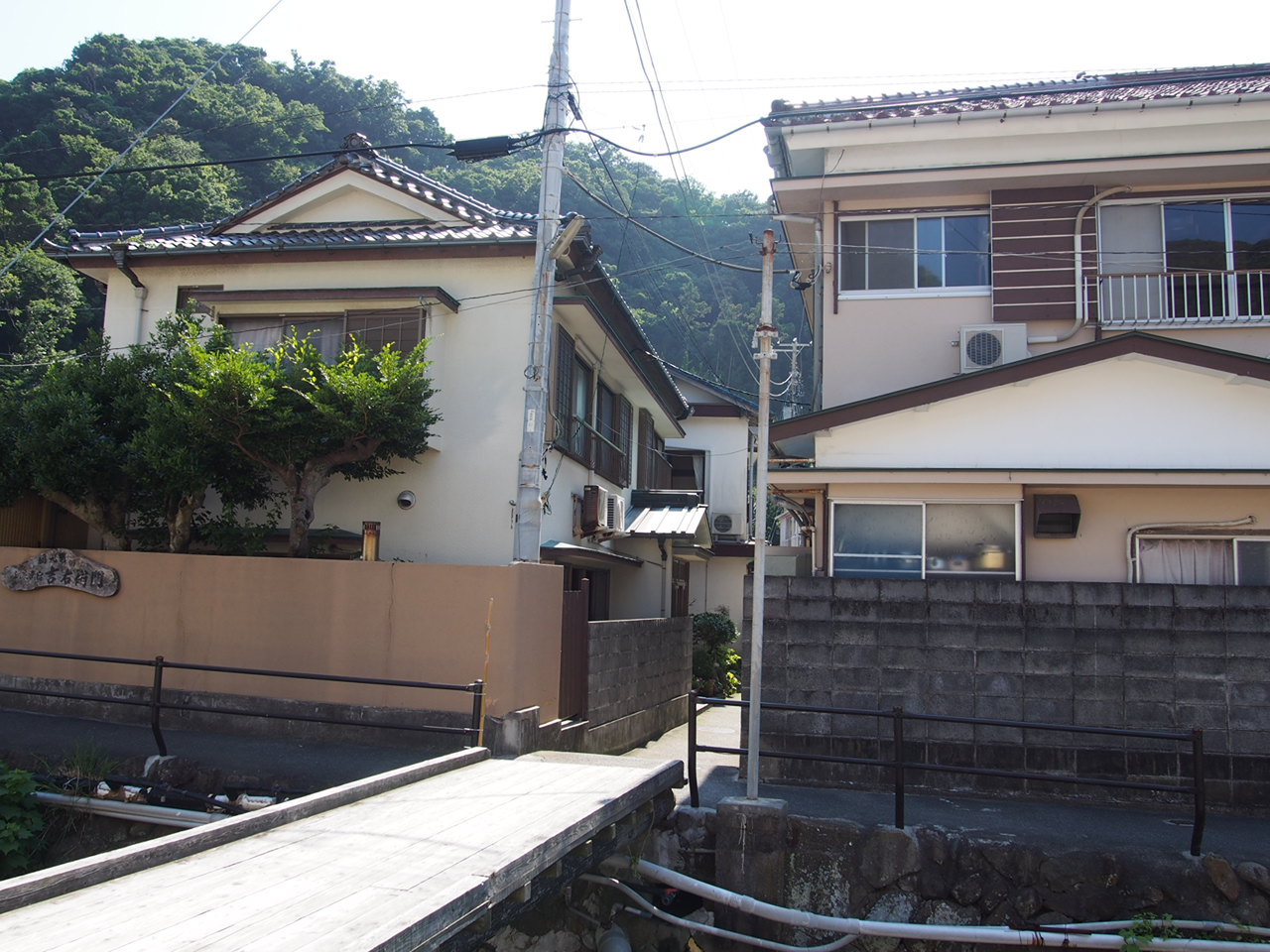 民宿外観（本館と向かい合わせの別館）