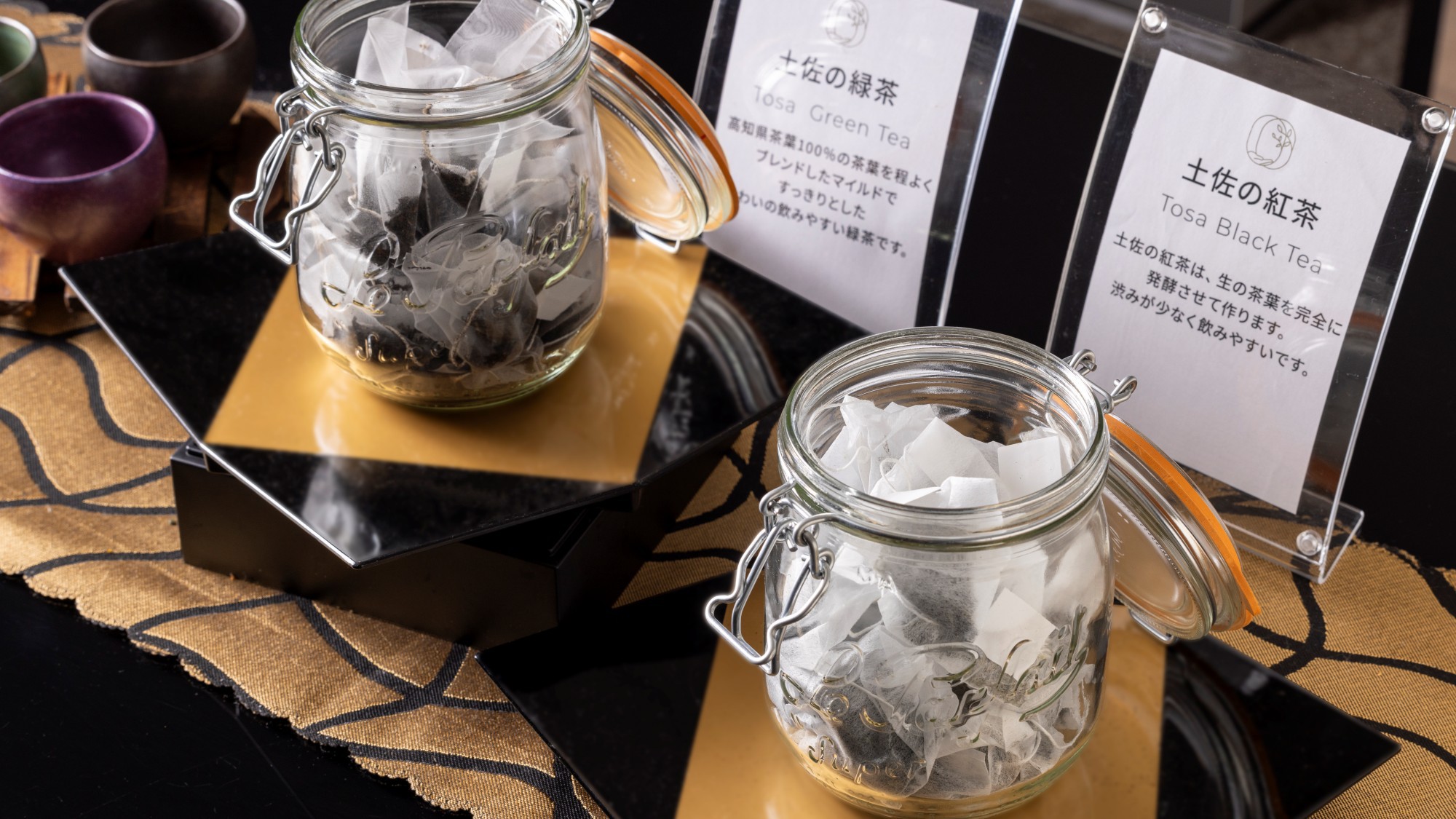 ONSENラウンジでは、高知のお茶をご用意。 時間限定で甘酒（ノンアルコール）のご用意もございます。