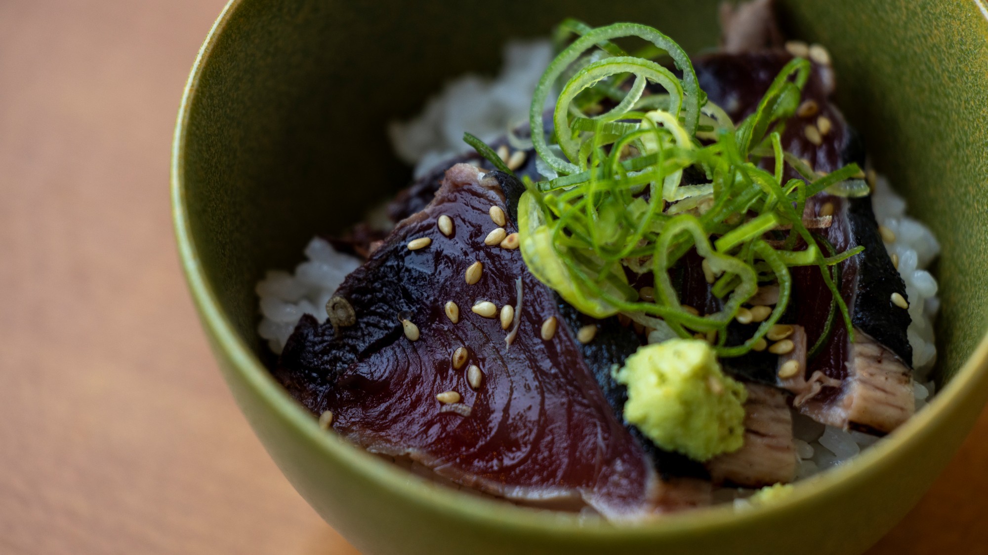 朝食のローカルメニュー「鰹のっけ丼・茶漬け」