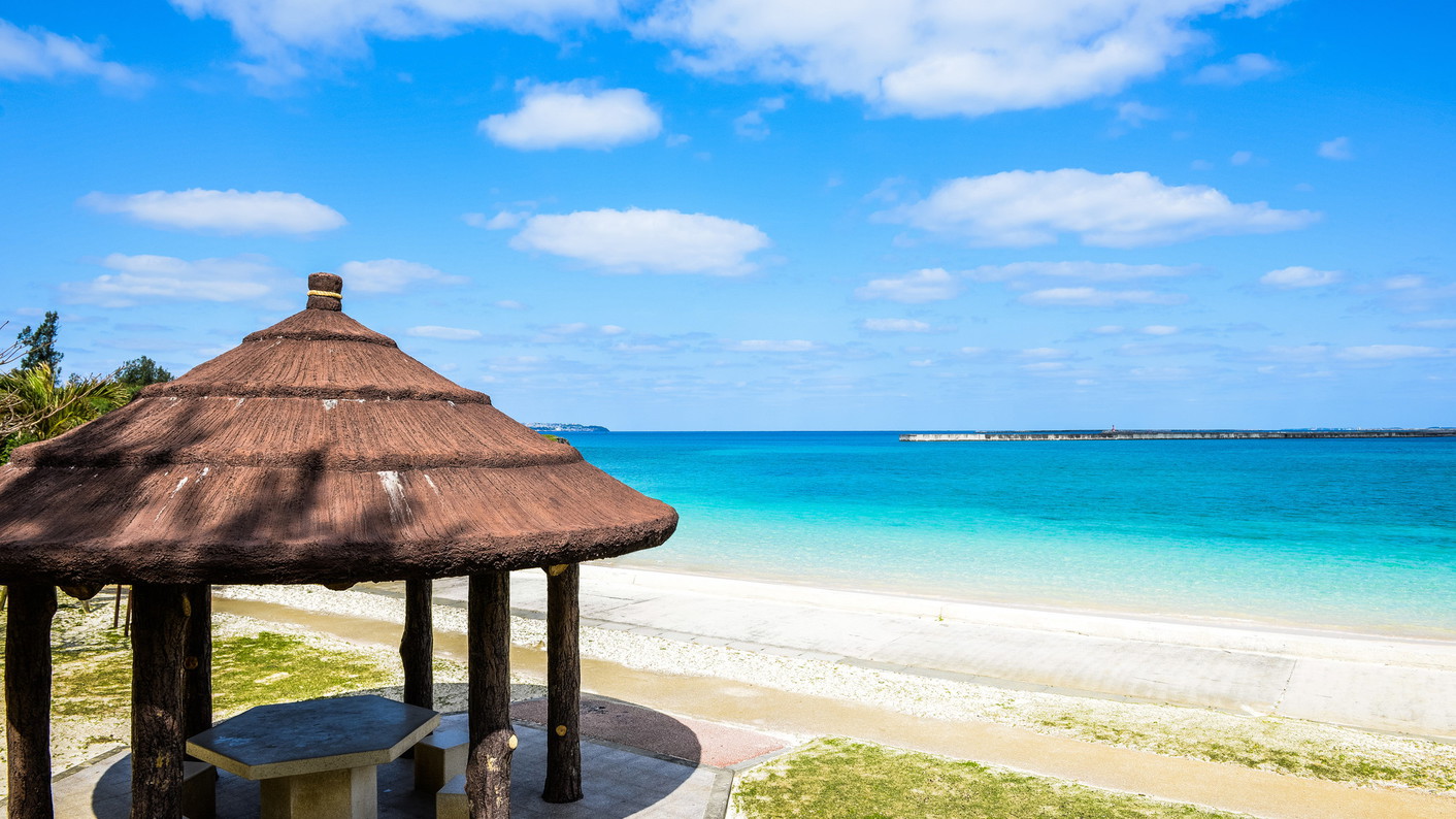 ホテルから歩いてもいけるパイナガマビーチ