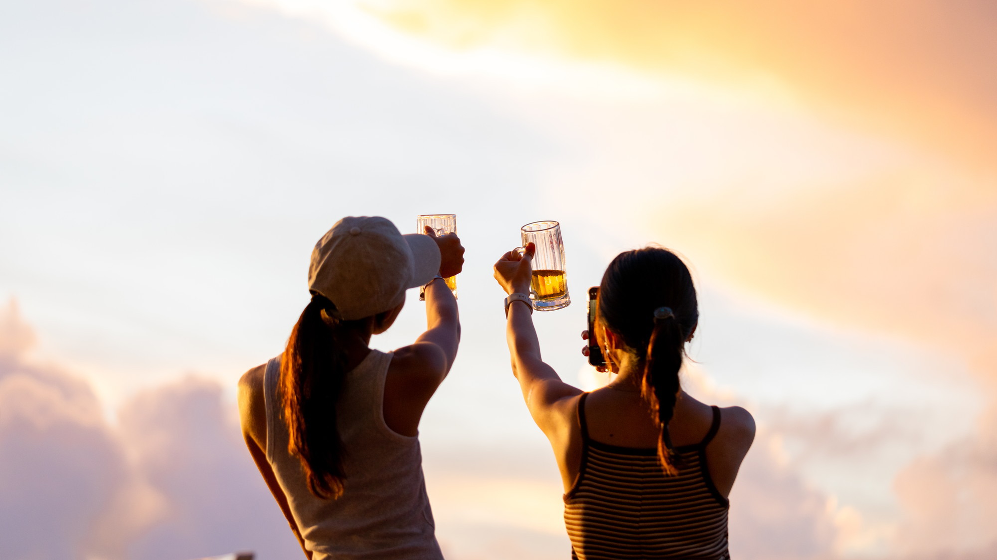 ホテル1F「カーレント」のテラスにて10月末までBBQを実施しております。