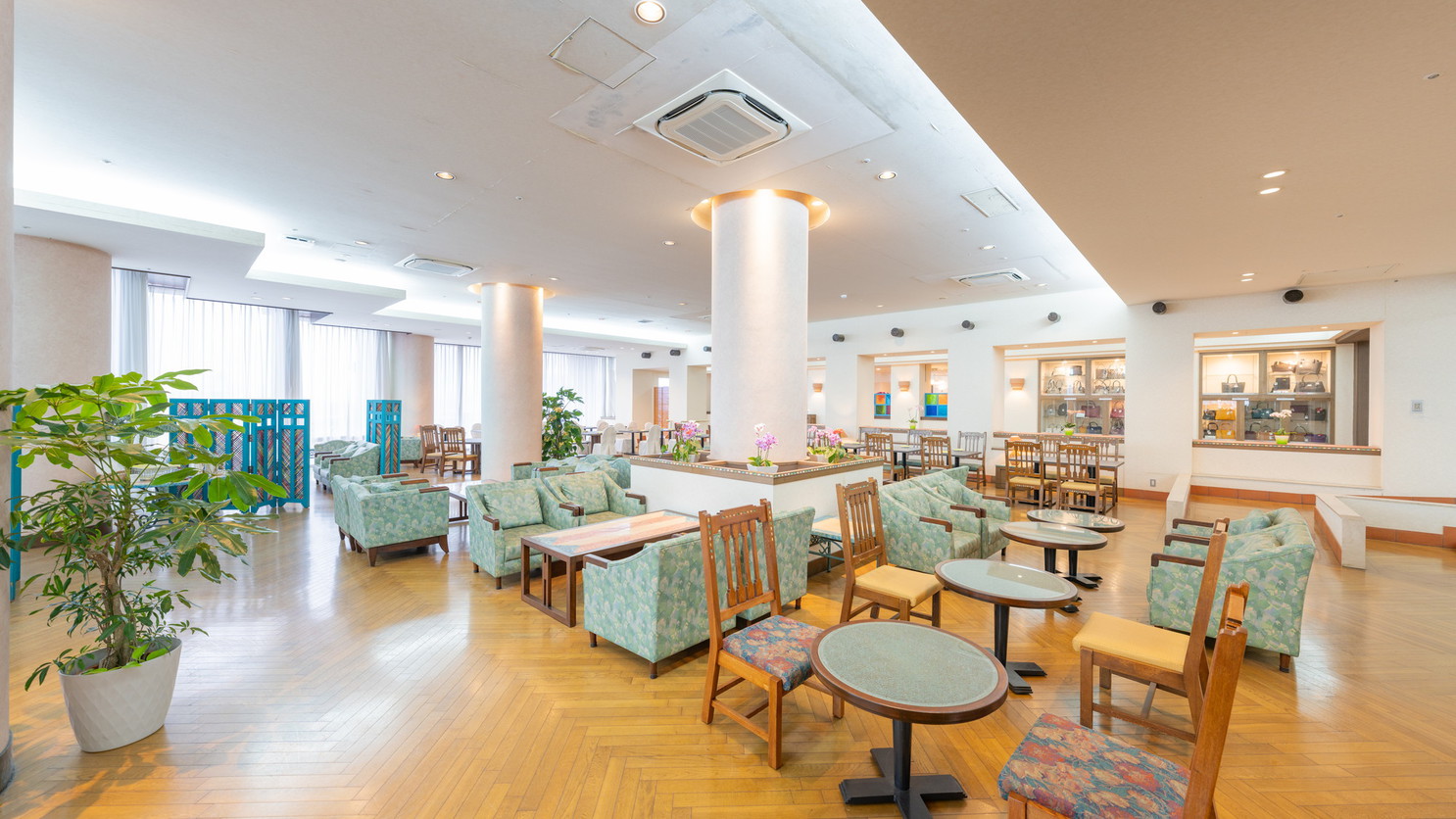 レストラン「カーレント」