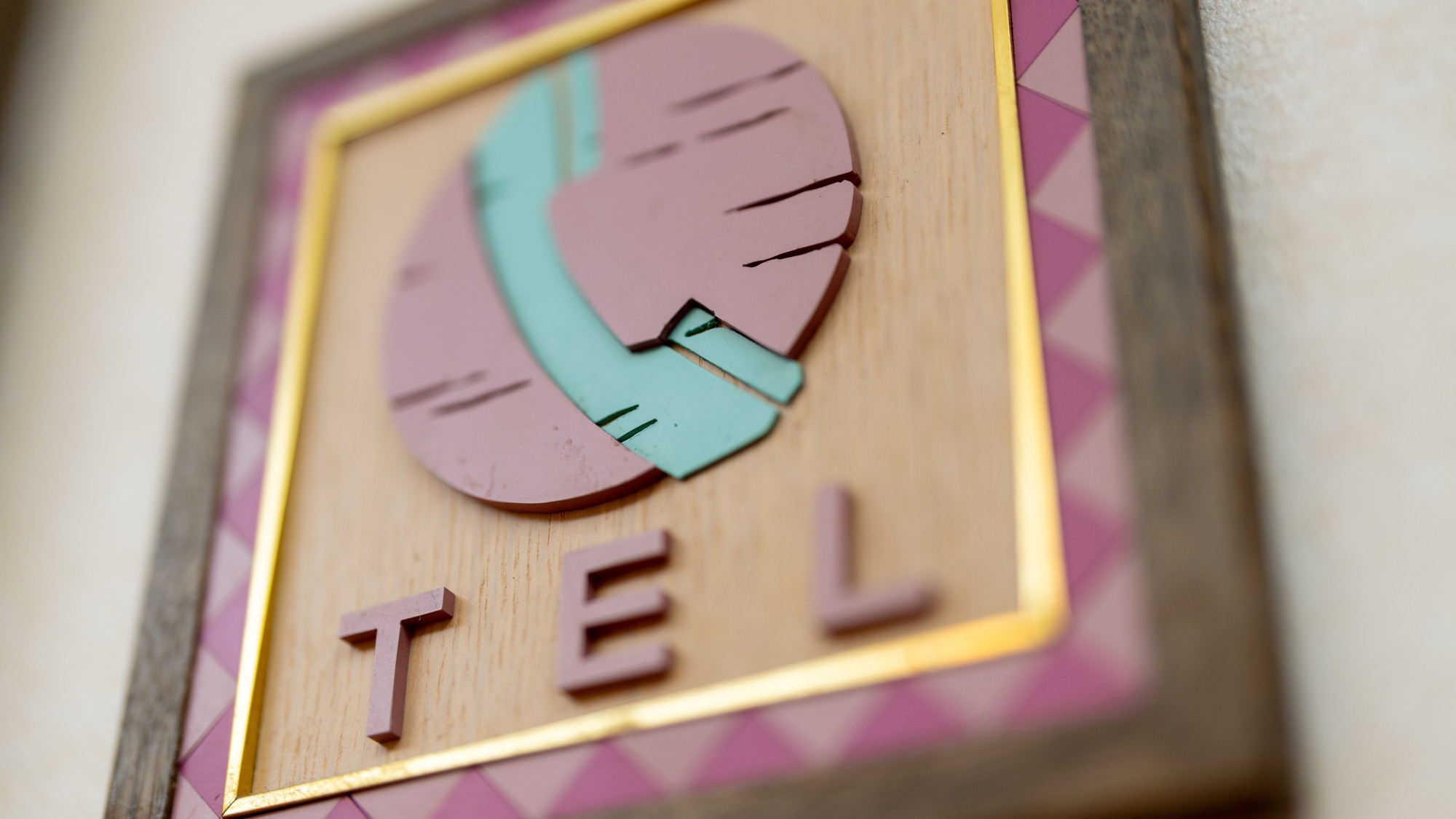 1Fエレベーターホールに公衆電話をご用意しております。