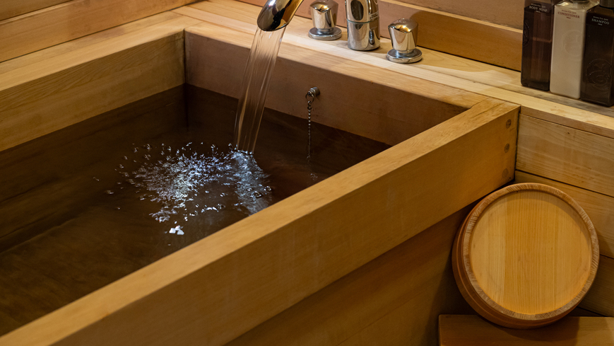 和室は檜風呂となっております。