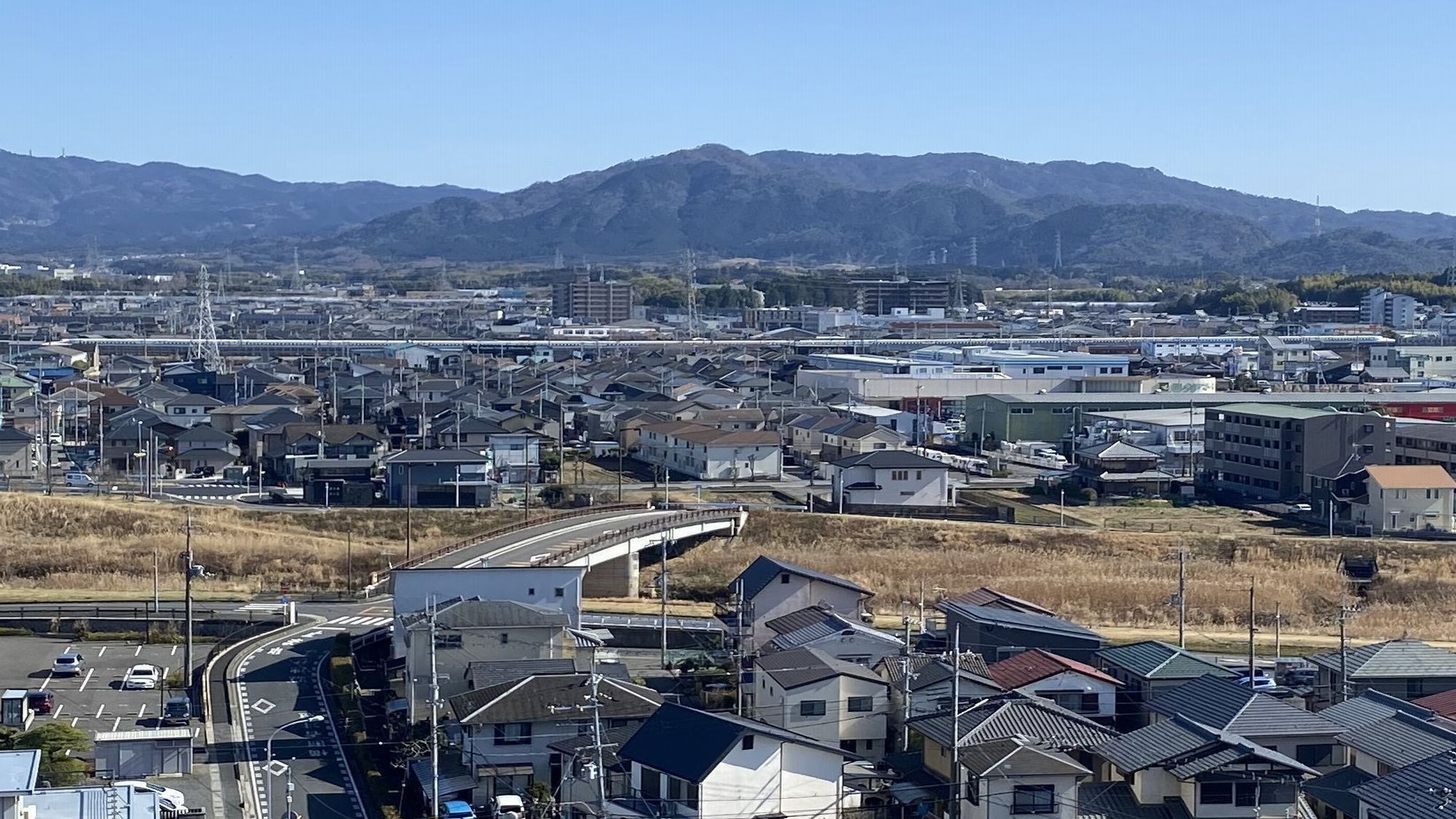 客室よりの風景【東側】走行中の新幹線が見えます