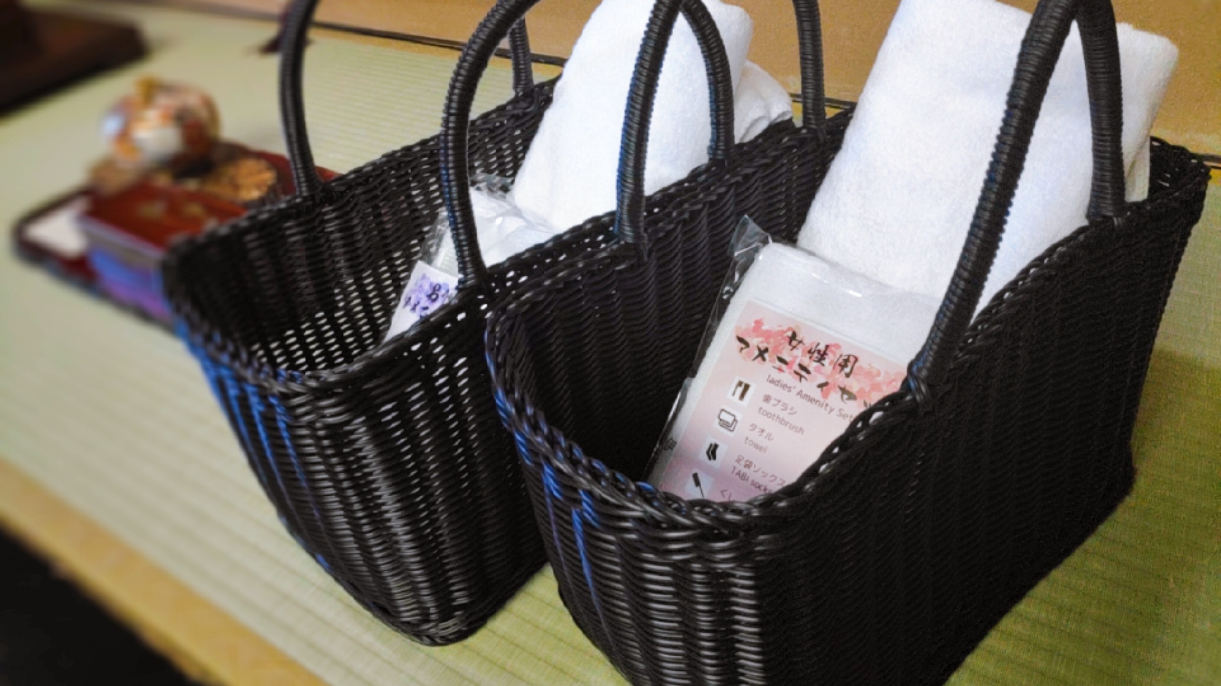 お部屋には風呂用かごを用意。大浴場へ、貸切風呂へおでかけの際にはどうぞご利用ください。