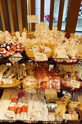 *色々なうさぎのお土産をご用意しております。