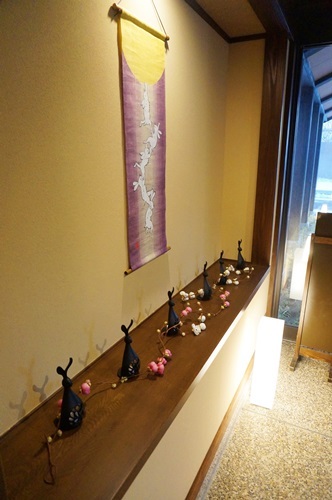 *館内ではうさぎがお出迎え